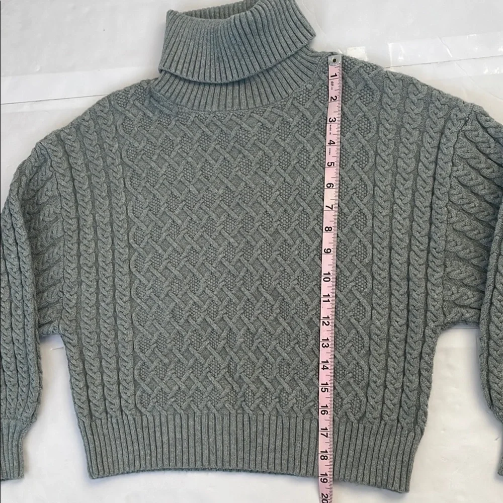 Truth by Republic Chunky Knit Turtleneck Sweater with Cable Pattern Small